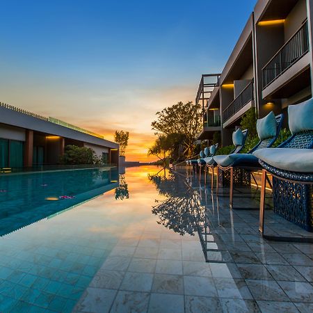 Fusion Suites Phuket Patong Eksteriør bilde The swimming pool at the hotel