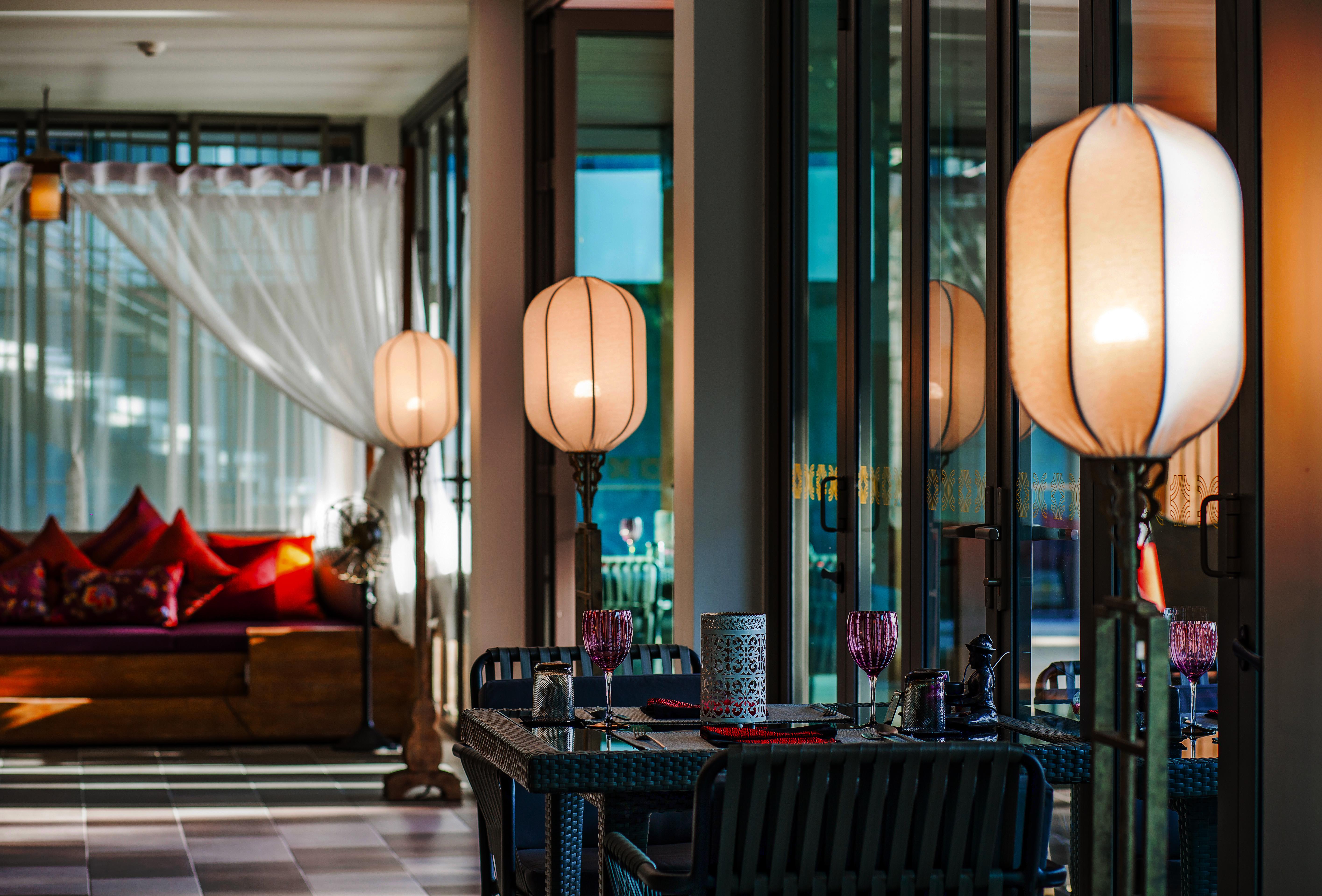 Fusion Suites Phuket Patong Eksteriør bilde The interior of the restaurant