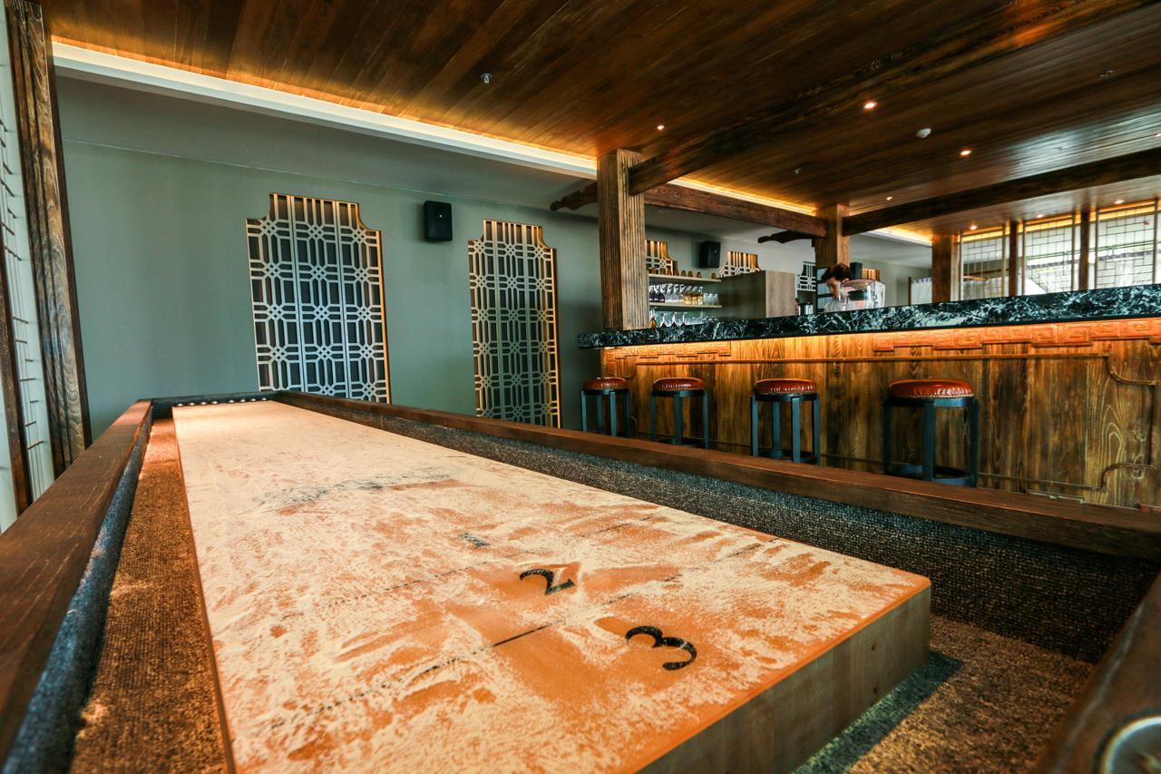 Fusion Suites Phuket Patong Eksteriør bilde A shuffleboard court