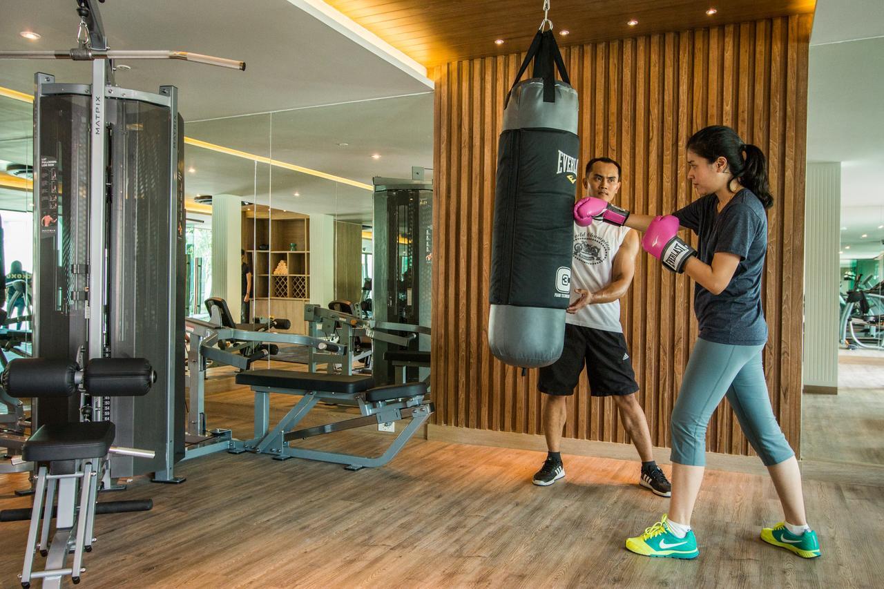 Fusion Suites Phuket Patong Eksteriør bilde A woman training with a personal trainer