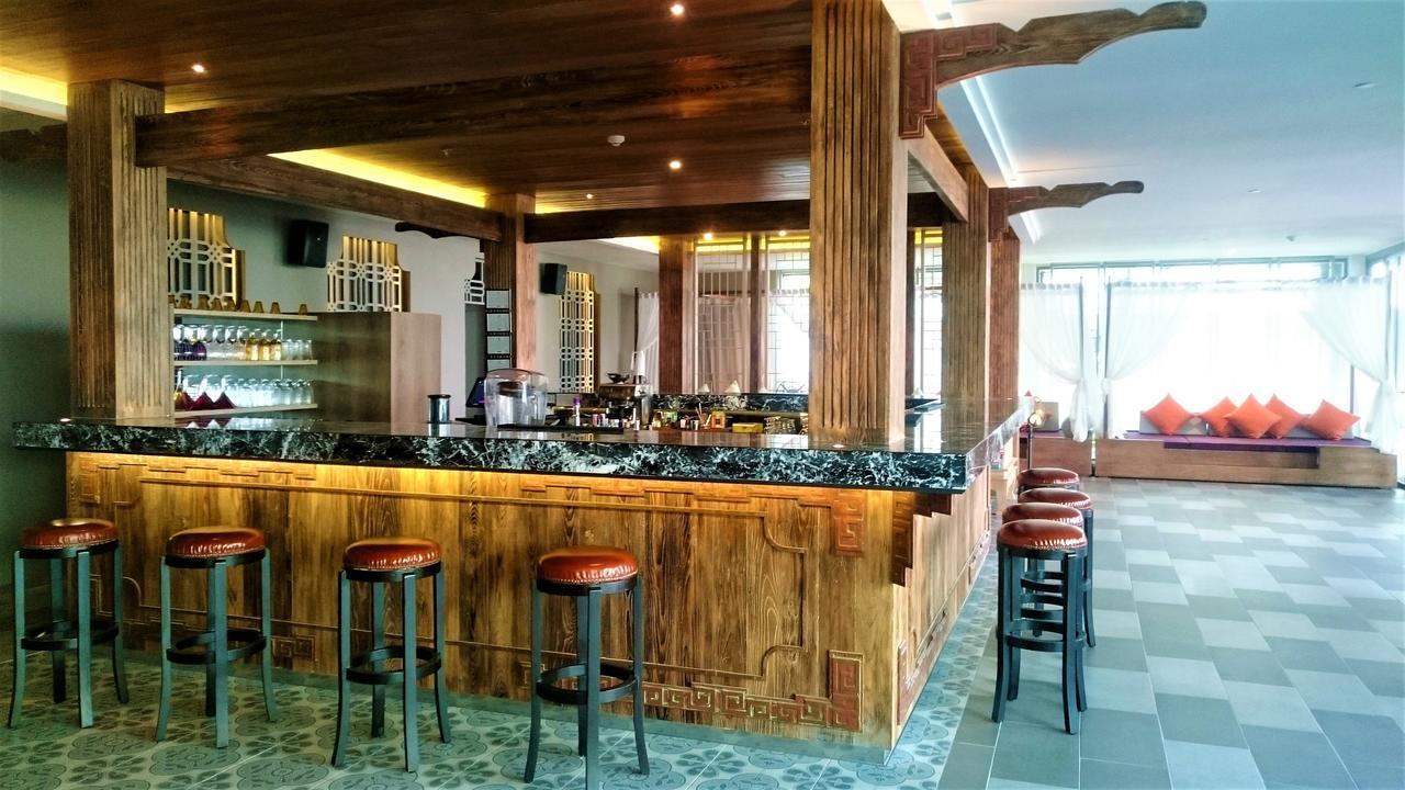 Fusion Suites Phuket Patong Eksteriør bilde The bar at the 101 bar