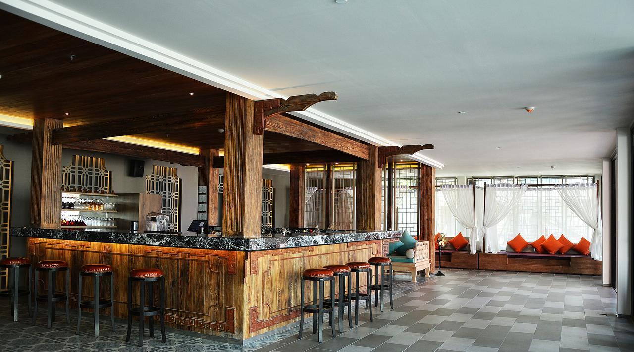 Fusion Suites Phuket Patong Eksteriør bilde The bar at the hotel