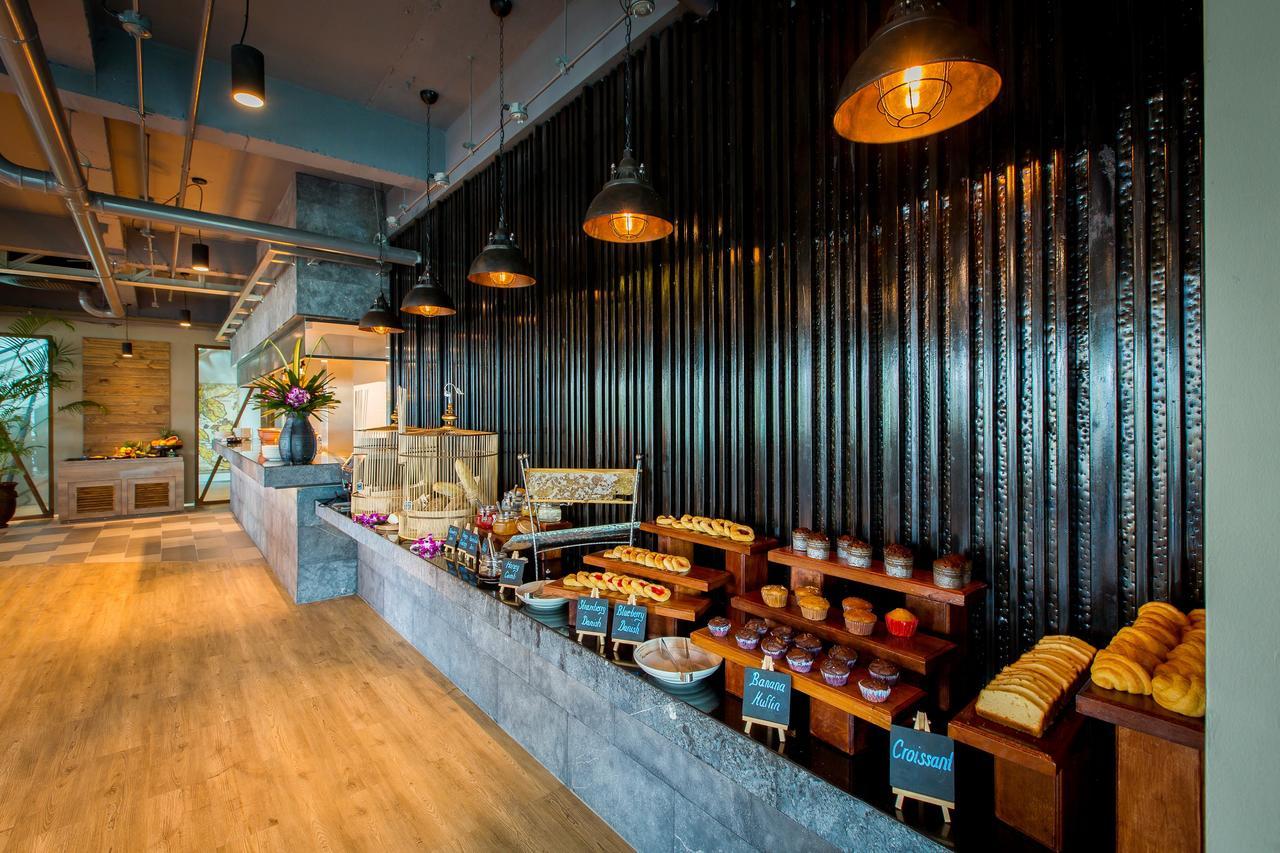 Fusion Suites Phuket Patong Eksteriør bilde The buffet at the lounge