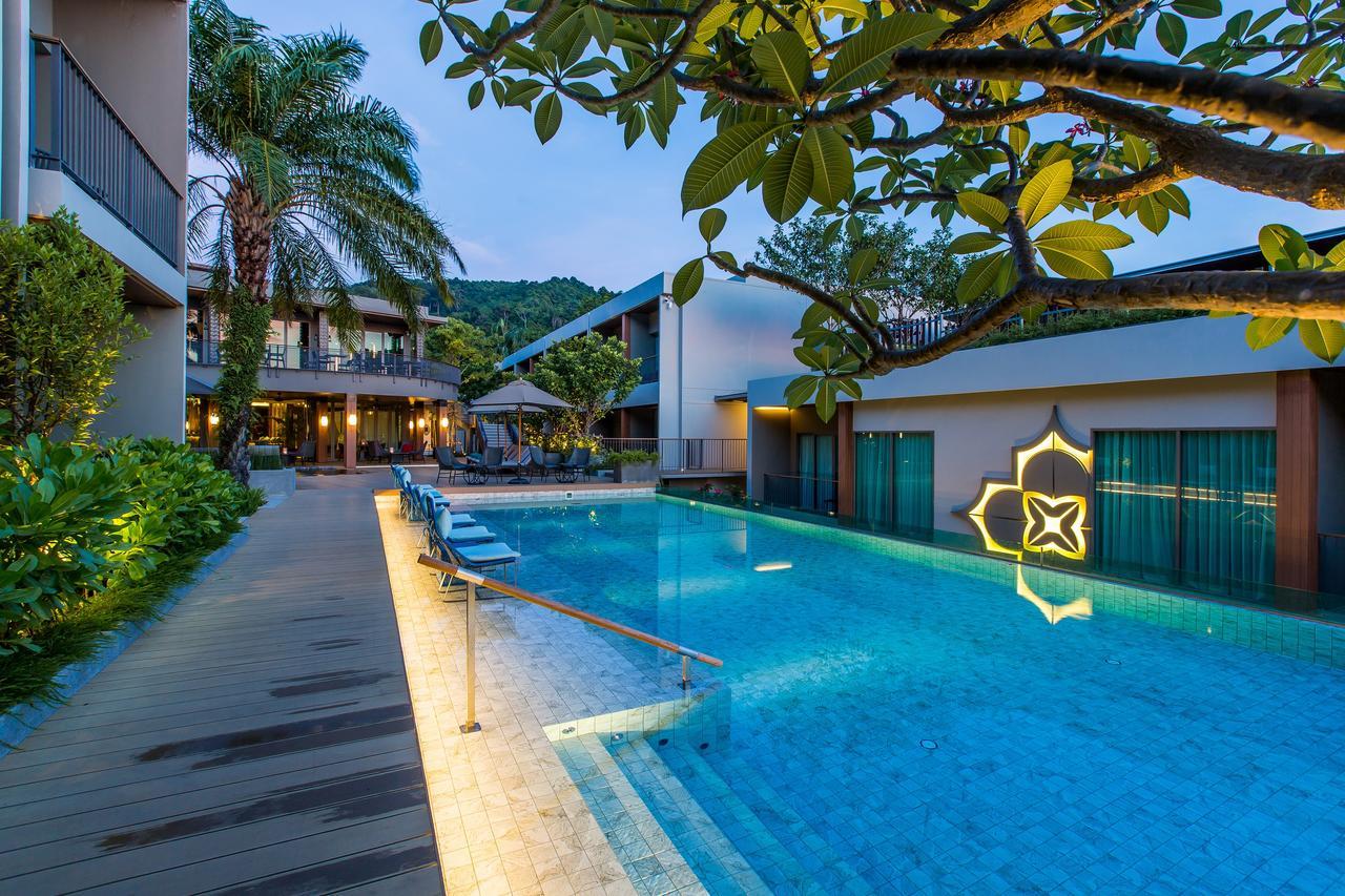 Fusion Suites Phuket Patong Eksteriør bilde The swimming pool at the hotel