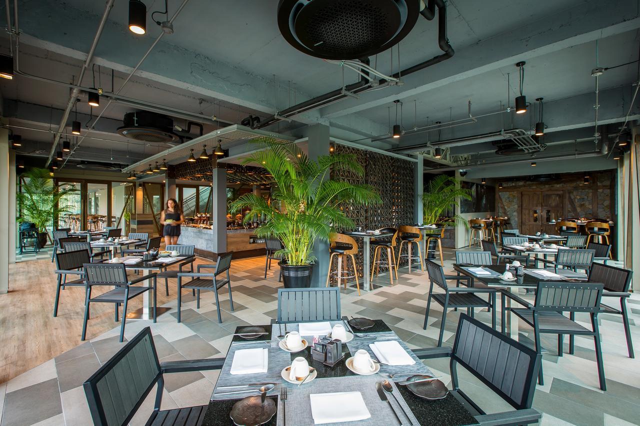Fusion Suites Phuket Patong Eksteriør bilde The interior of the restaurant